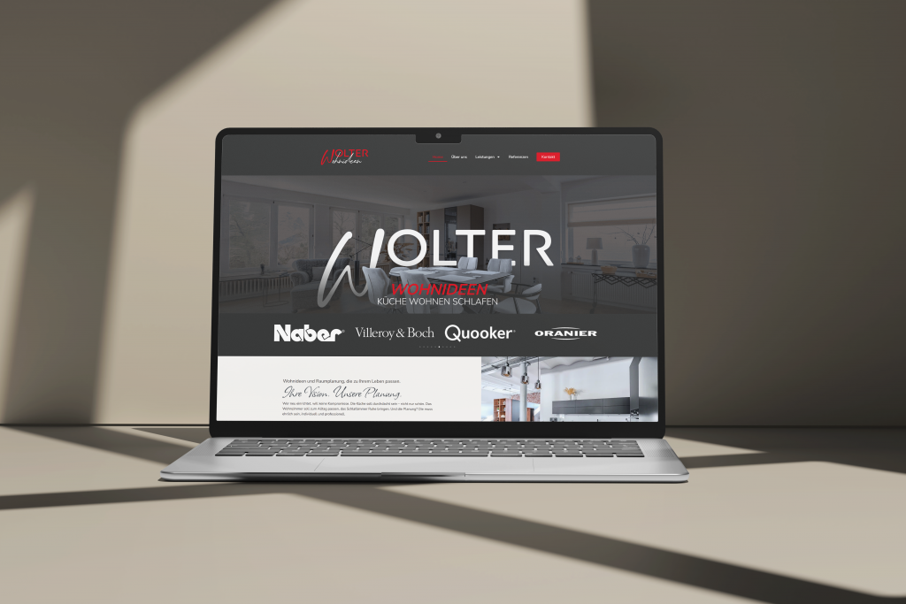 Visualisierung der Referenz des Projektes Wolter Wohnideen anhand der neuen Website. Darstellung der Website auf einem Laptopbildschirm.